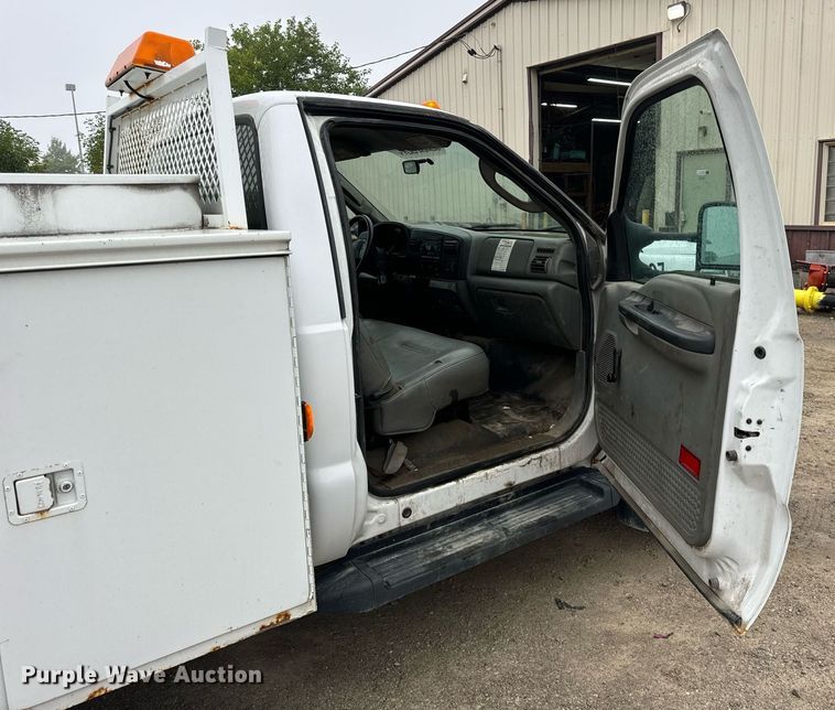 image for item DT2000 2007 Ford  F550 Super Duty XL utility / service truck