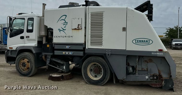 image for item DT2004 2005 GMC T7500 street sweeper truck