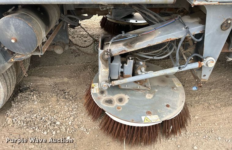 image for item DT2004 2005 GMC T7500 street sweeper truck