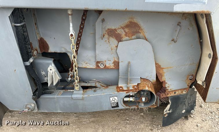 image for item DT2004 2005 GMC T7500 street sweeper truck