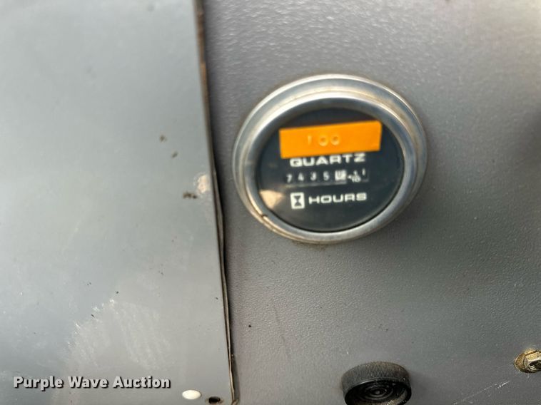 image for item DT2004 2005 GMC T7500 street sweeper truck