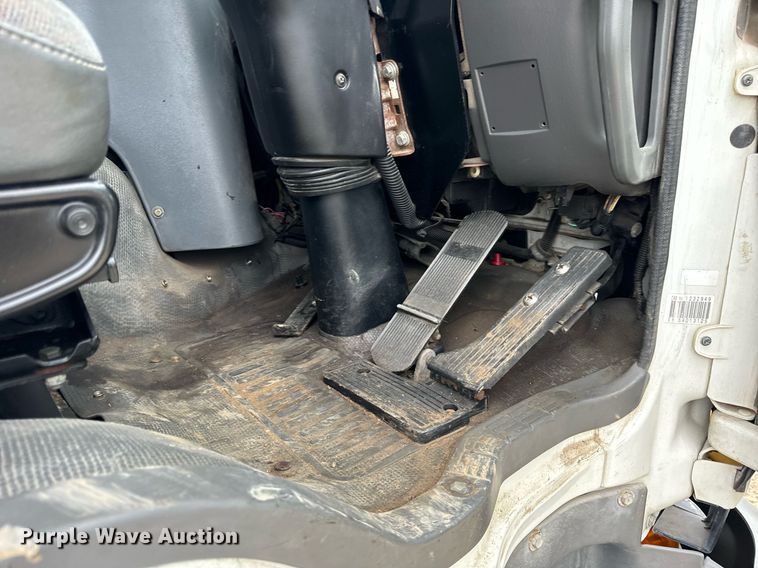 image for item DT2004 2005 GMC T7500 street sweeper truck