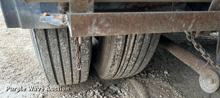 image for item DT2004 2005 GMC T7500 street sweeper truck