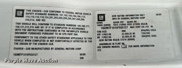 image for item DT2004 2005 GMC T7500 street sweeper truck