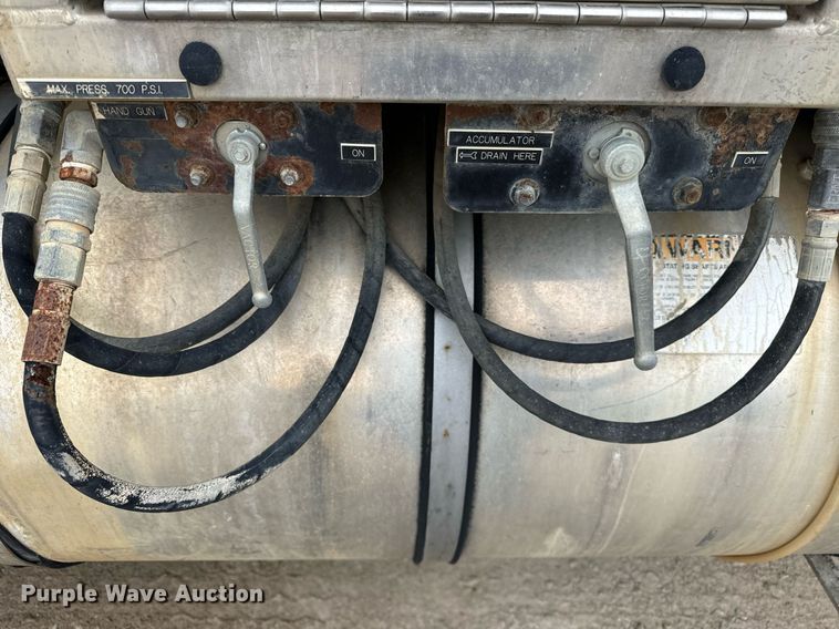 image for item DT2006 2002 Sterling  L-Line hydrovac truck