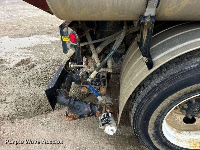 image for item DT2006 2002 Sterling  L-Line hydrovac truck