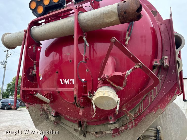 image for item DT2006 2002 Sterling  L-Line hydrovac truck