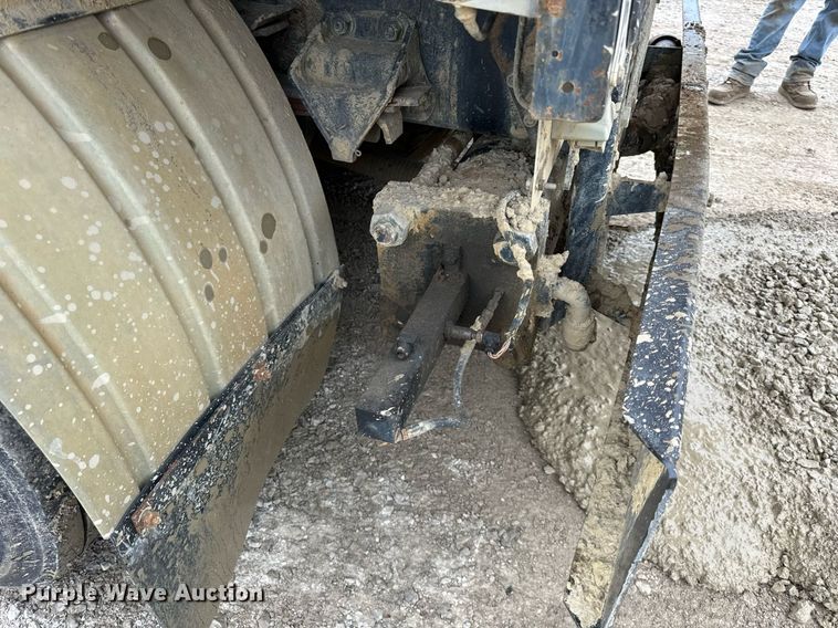 image for item DT2006 2002 Sterling  L-Line hydrovac truck