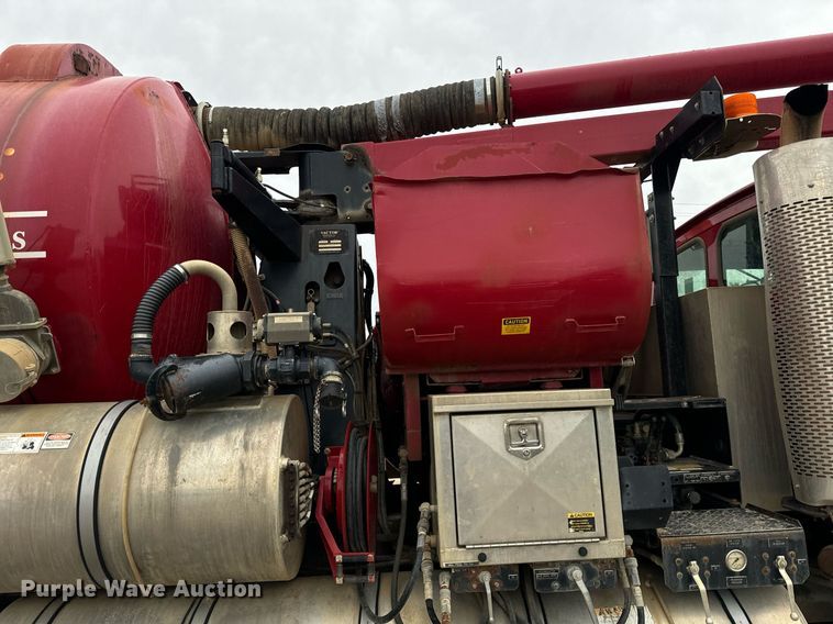 image for item DT2006 2002 Sterling  L-Line hydrovac truck