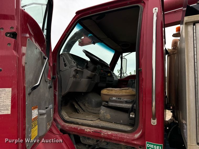 image for item DT2006 2002 Sterling  L-Line hydrovac truck