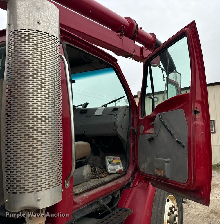 image for item DT2006 2002 Sterling  L-Line hydrovac truck