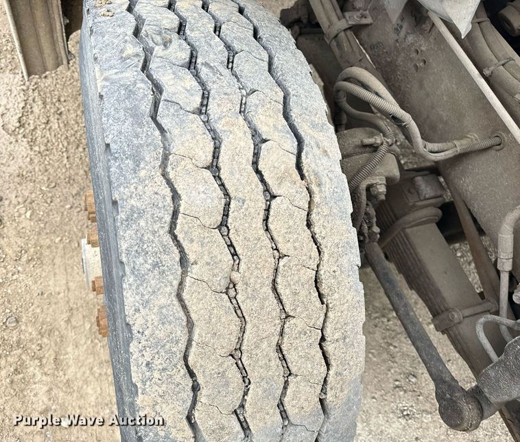 image for item DT2006 2002 Sterling  L-Line hydrovac truck