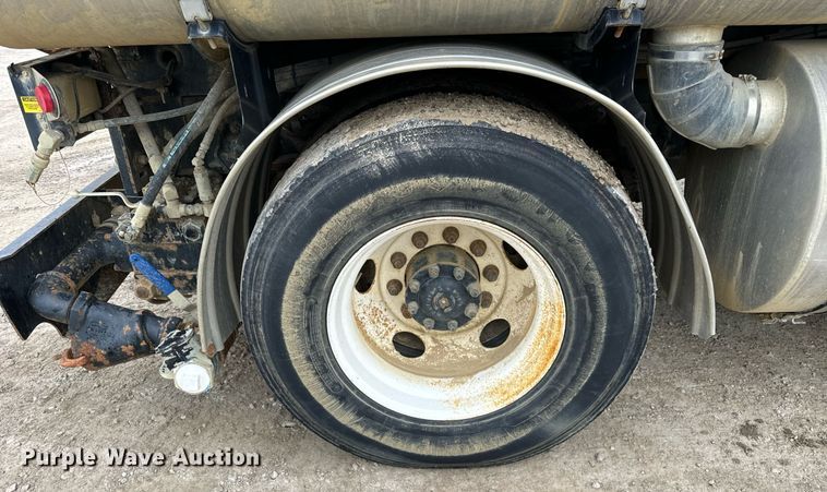 image for item DT2006 2002 Sterling  L-Line hydrovac truck