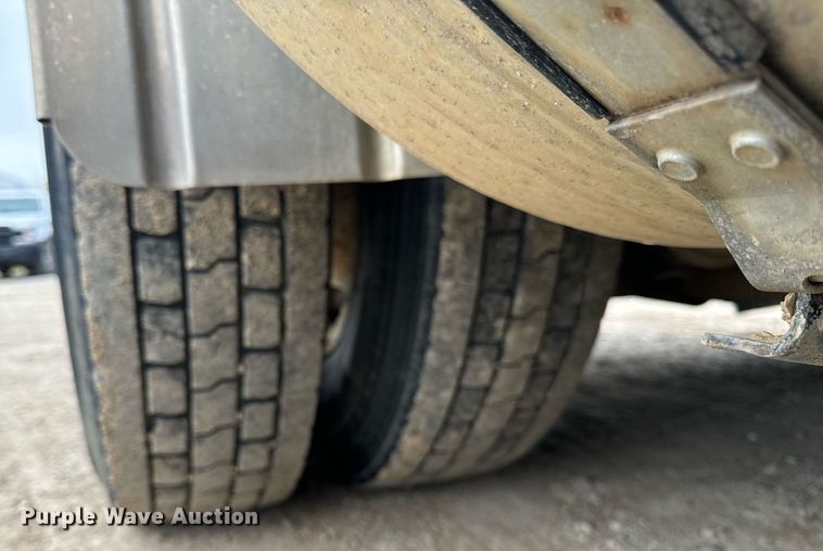 image for item DT2006 2002 Sterling  L-Line hydrovac truck