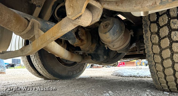 image for item DT2006 2002 Sterling  L-Line hydrovac truck