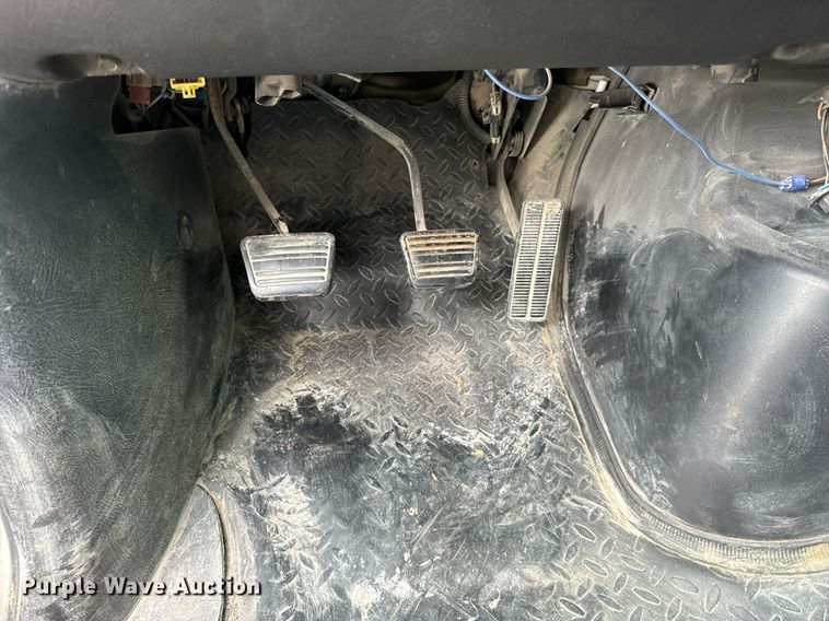 image for item DT2014 2004 GMC C8500 dump truck