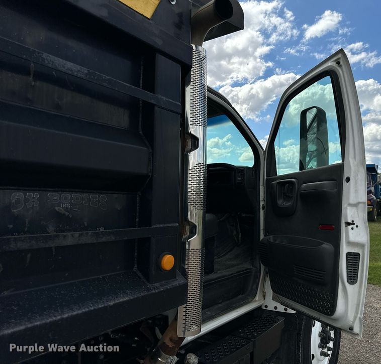 image for item DT2014 2004 GMC C8500 dump truck
