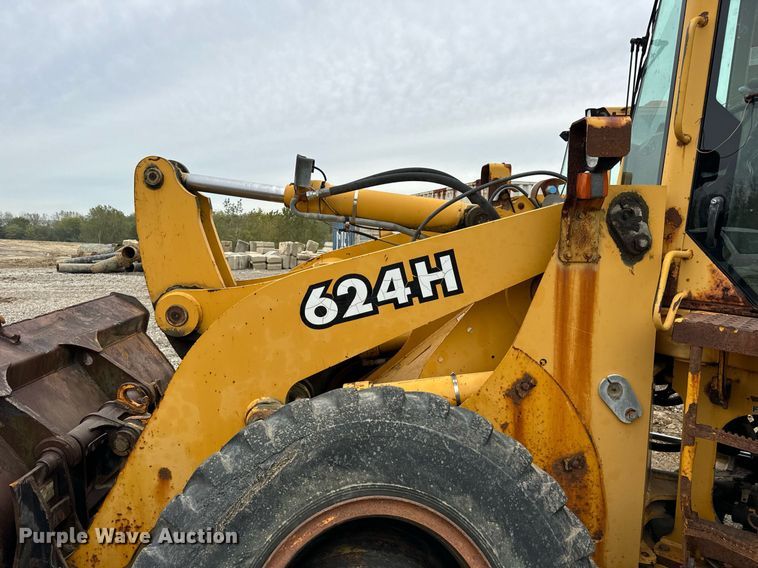 image for item DT2019 John Deere 624H wheel loader