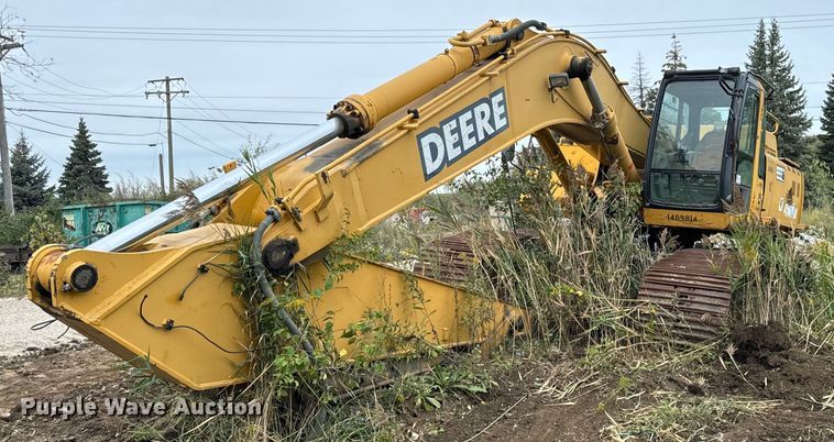 image for item DT2021 2004 John Deere  450C LC excavator