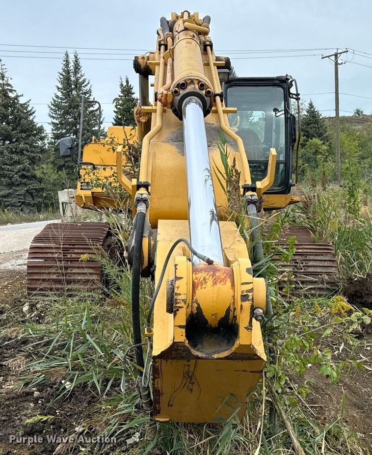 image for item DT2021 2004 John Deere  450C LC excavator