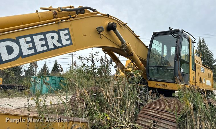 image for item DT2021 2004 John Deere  450C LC excavator