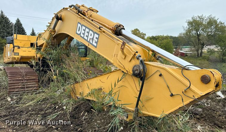 image for item DT2021 2004 John Deere  450C LC excavator