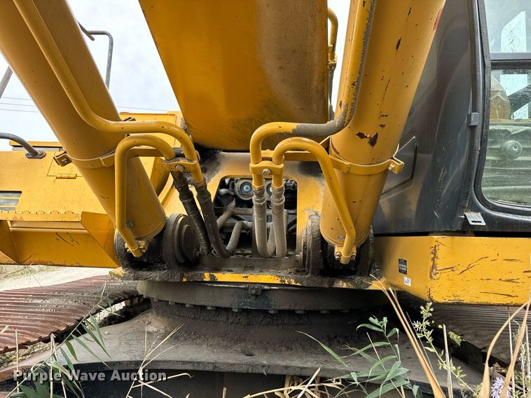 image for item DT2021 2004 John Deere  450C LC excavator