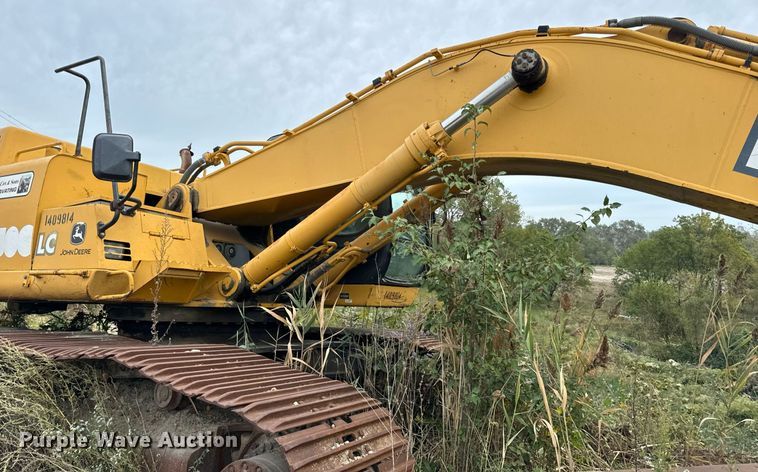 image for item DT2021 2004 John Deere  450C LC excavator