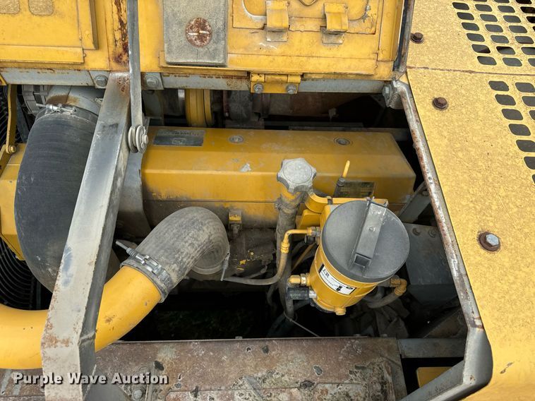 image for item DT2021 2004 John Deere  450C LC excavator