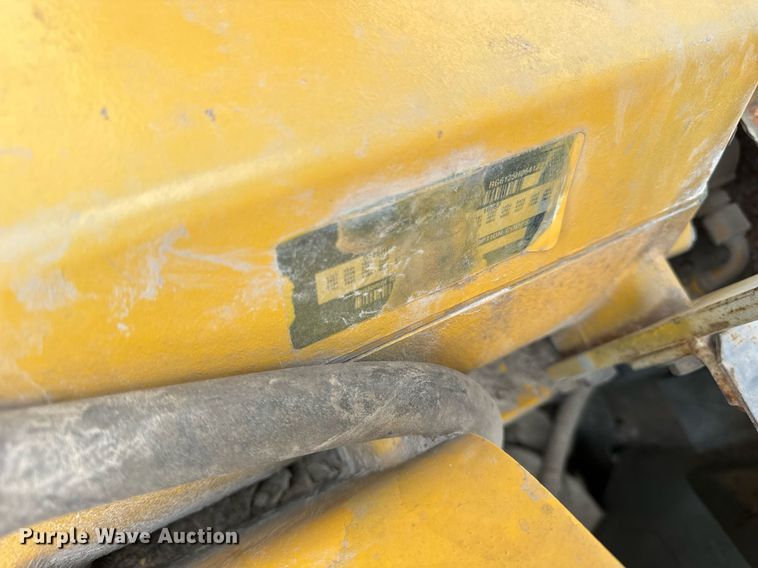 image for item DT2021 2004 John Deere  450C LC excavator