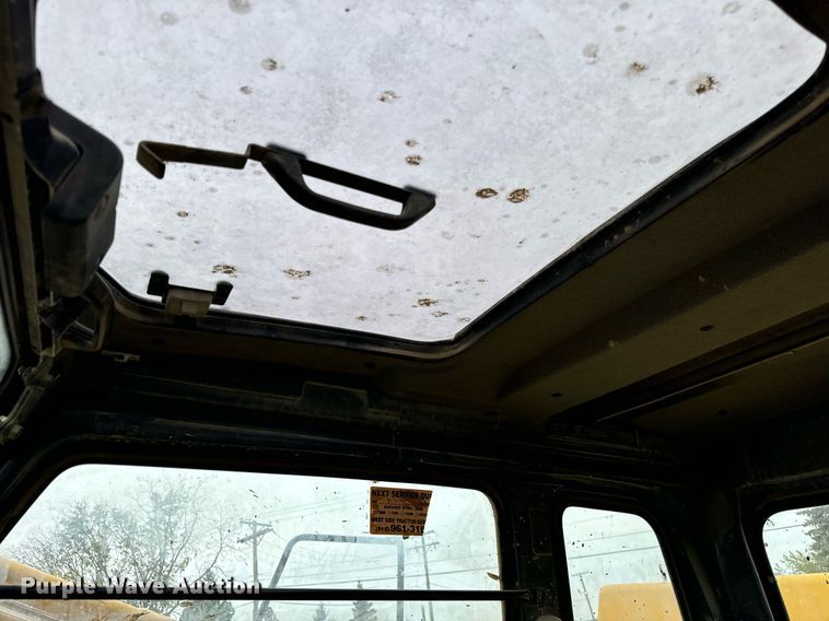 image for item DT2021 2004 John Deere  450C LC excavator