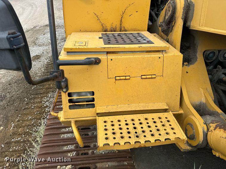 image for item DT2021 2004 John Deere  450C LC excavator