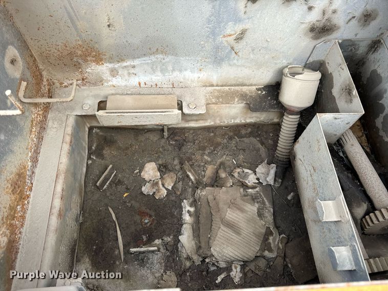 image for item DT2021 2004 John Deere  450C LC excavator