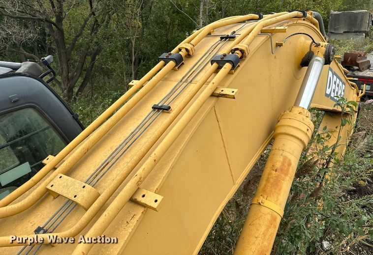 image for item DT2021 2004 John Deere  450C LC excavator