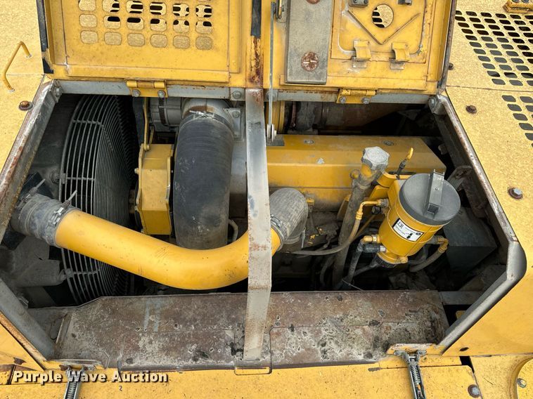 image for item DT2021 2004 John Deere  450C LC excavator