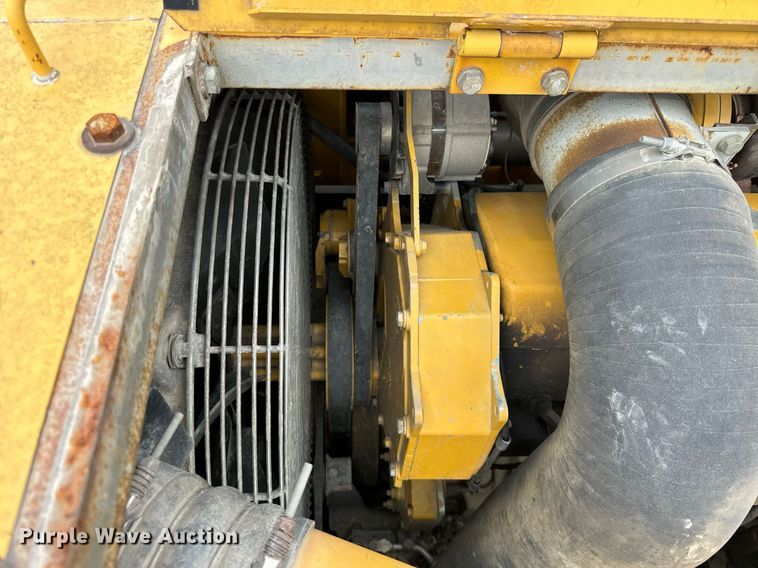 image for item DT2021 2004 John Deere  450C LC excavator