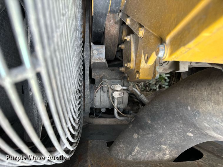 image for item DT2021 2004 John Deere  450C LC excavator