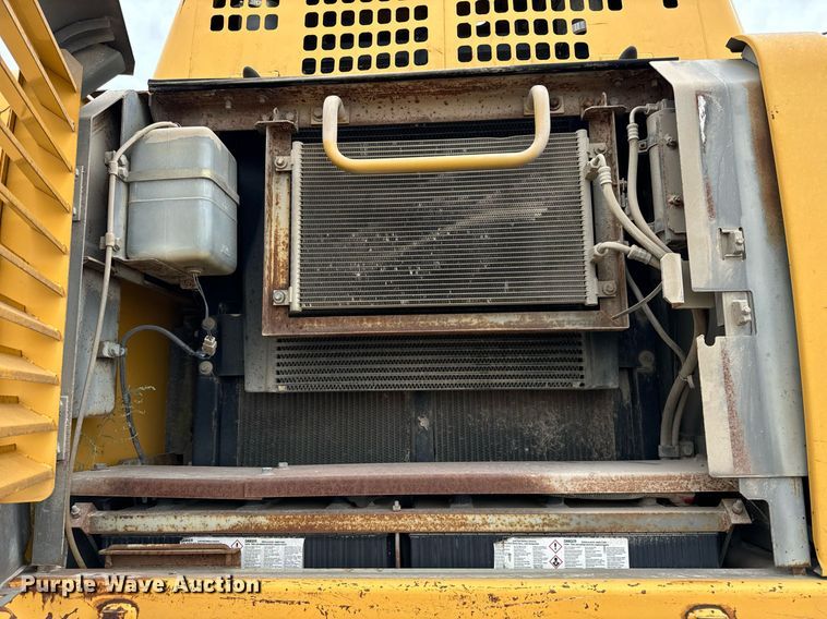 image for item DT2021 2004 John Deere  450C LC excavator