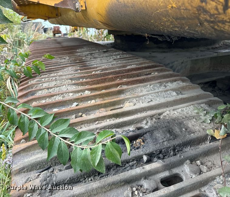 image for item DT2021 2004 John Deere  450C LC excavator