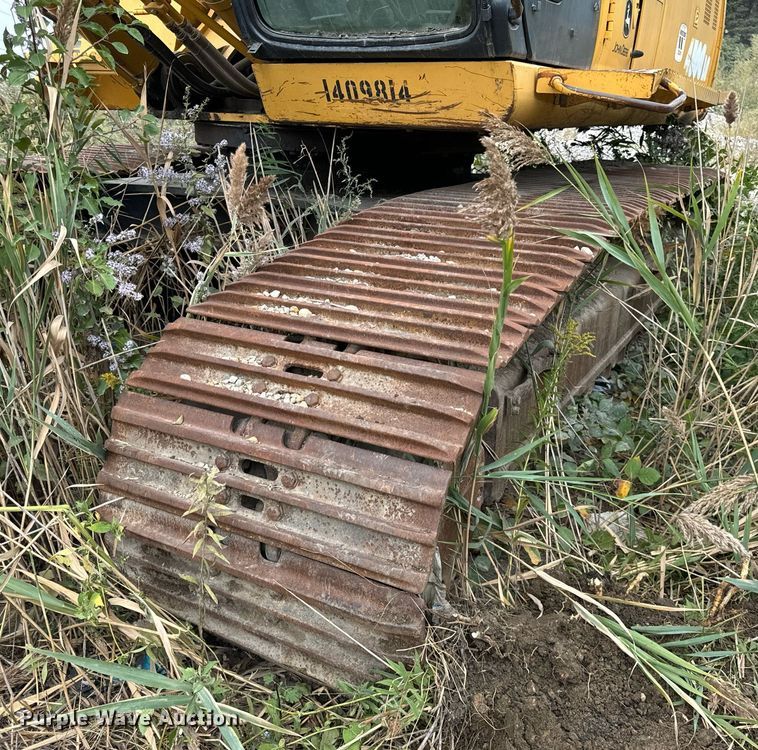 image for item DT2021 2004 John Deere  450C LC excavator