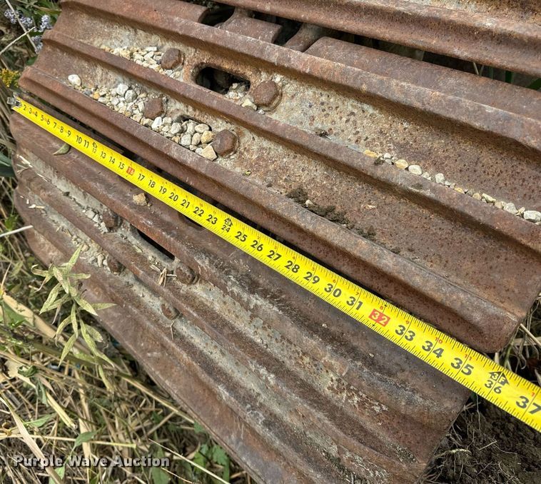 image for item DT2021 2004 John Deere  450C LC excavator