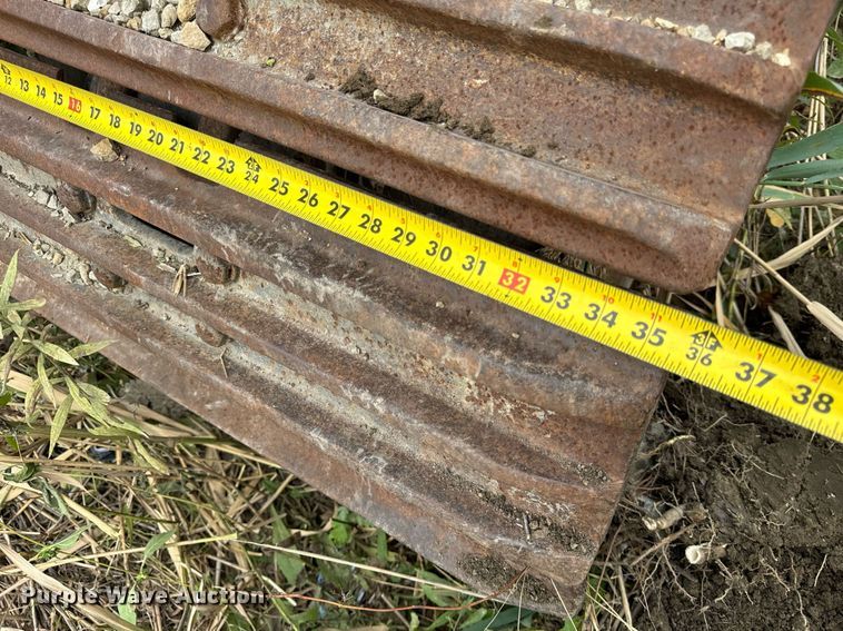 image for item DT2021 2004 John Deere  450C LC excavator