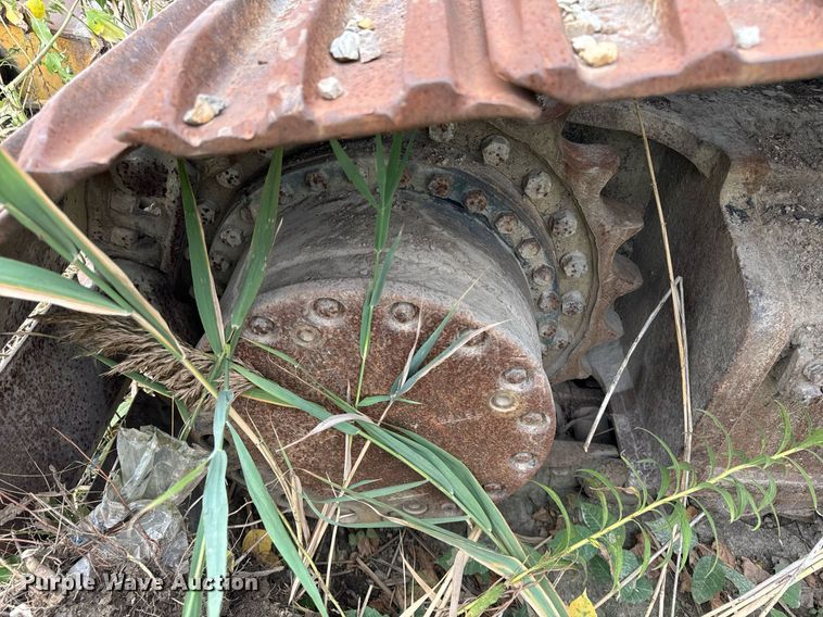 image for item DT2021 2004 John Deere  450C LC excavator