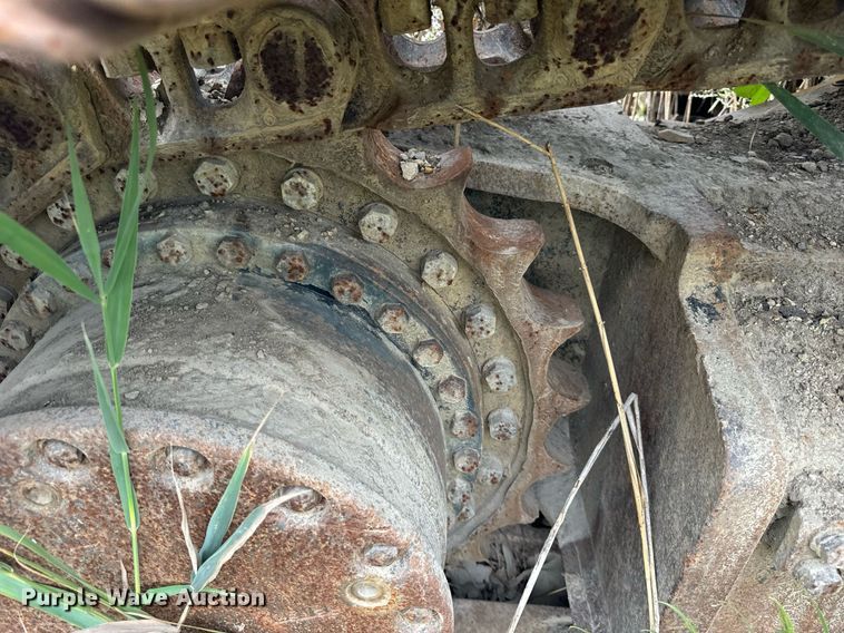 image for item DT2021 2004 John Deere  450C LC excavator