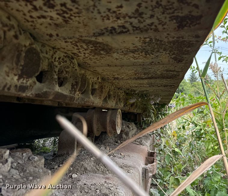 image for item DT2021 2004 John Deere  450C LC excavator