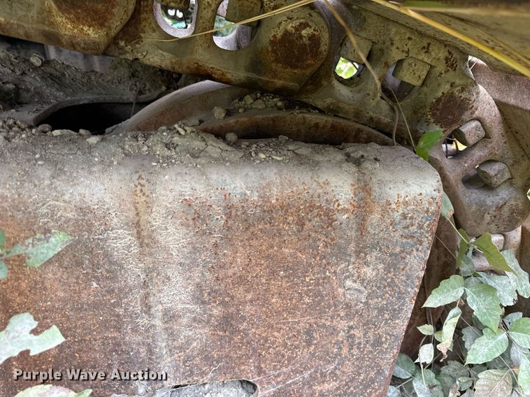 image for item DT2021 2004 John Deere  450C LC excavator