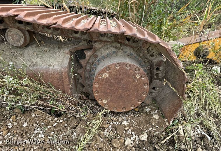 image for item DT2021 2004 John Deere  450C LC excavator