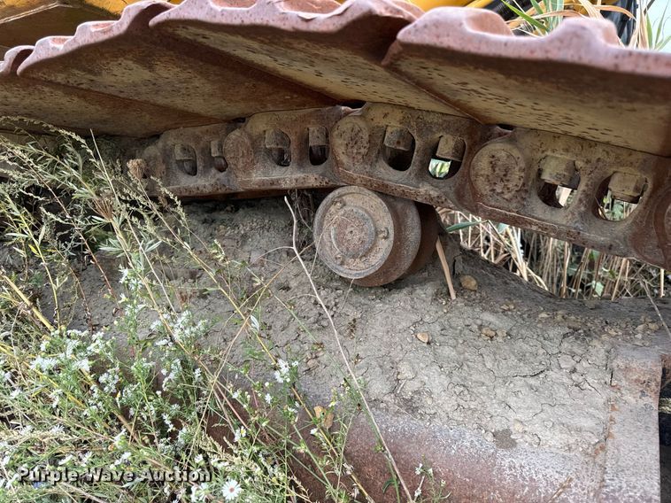 image for item DT2021 2004 John Deere  450C LC excavator