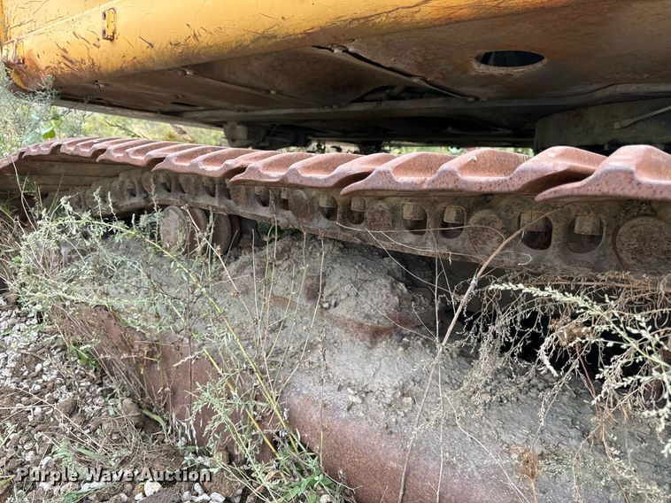 image for item DT2021 2004 John Deere  450C LC excavator