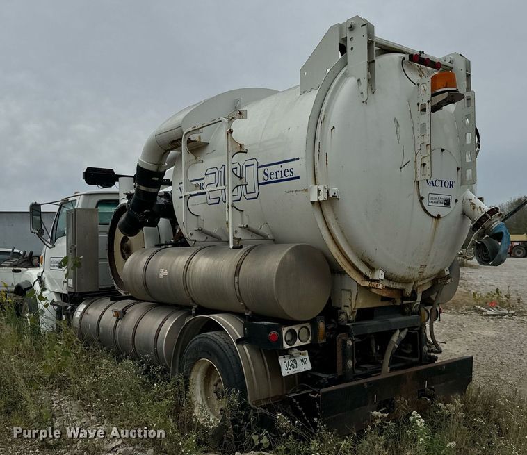 image for item DT2022 2004 Sterling  L-Line hydrovac truck